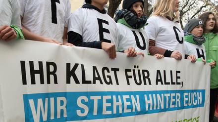 Für den Klimaschutz: Demonstranten vor dem Berliner Verwaltungsgericht