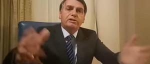 Brasiliens Präsident Bolsonaro teilt in einem Video gegen Journalisten aus. 