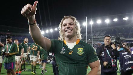 Daumen hoch: Faf de Klerk steht mit Südafrika im Finale der Rugby-WM.