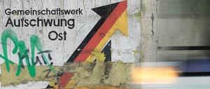 Schriftzug zum „Gemeinschaftswerk Aufschwung Ost“ in Magdeburg 