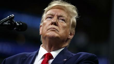 Wer reitet da durch Nacht und Wind? Es ist der US-Präsident, mit seinem Smartphone.