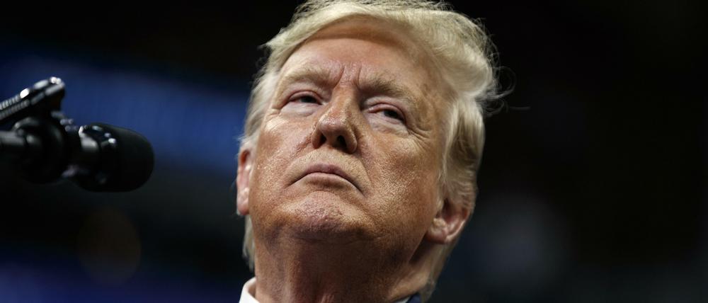 Wer reitet da durch Nacht und Wind? Es ist der US-Präsident, mit seinem Smartphone.