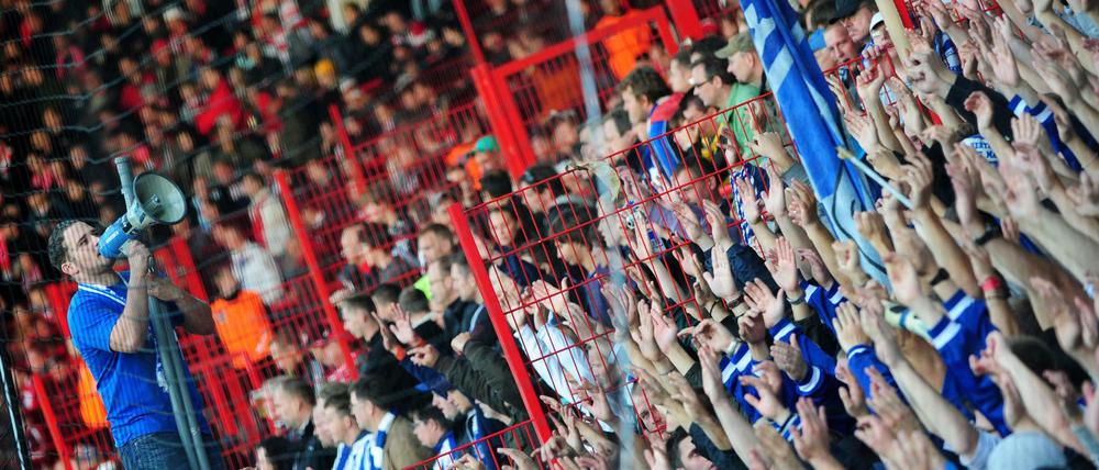 Fans von Hertha BSC in der alten Försterei.