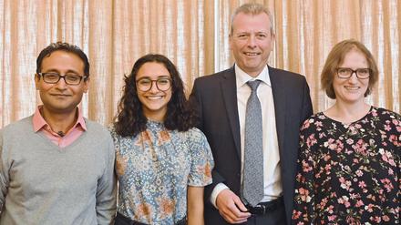 Das neugewählte Christkind Benigna Munsi (2.v.l.) mit Oberbürgermeister Ulrich Maly (2.v.r.) und ihren Eltern. 