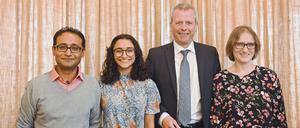 Das neugewählte Christkind Benigna Munsi (2.v.l.) mit Oberbürgermeister Ulrich Maly (2.v.r.) und ihren Eltern. 