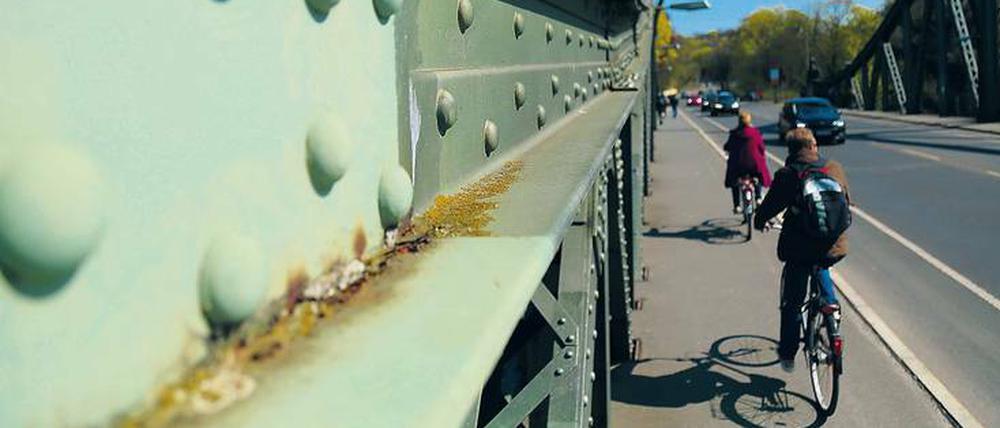 Von Ost nach West, zum Beispiel über die Glienicker Brücke.