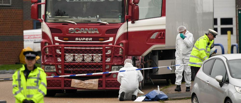 39 Leichen fand die Polizei in diesem Kühllaster. Inzwischen gehen die Ermittler davon aus, dass alle Vietnamesen waren.