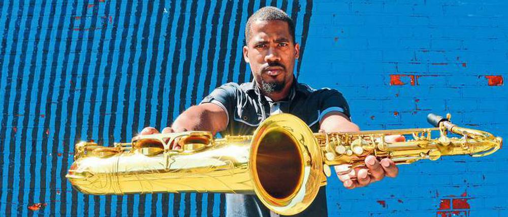 Nehmt meine Musik oder lasst es bleiben. Der Tenorsaxofonist James Brandon Lewis, Kopf des Unruly Quintets. 