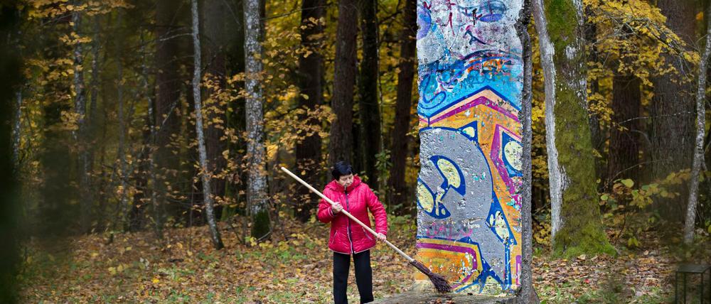 Ein Segment der Berliner Mauer im litauischen Freilichtmuseum "Europos Parkas".