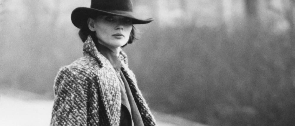 Ein Mantel, Mitte der 80er Jahre von Roger Melis fotografiert für das Magazin Sibylle.
