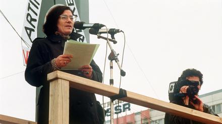 Kritisierte die „Selbstbeweihräucherung“ der „Sieger“. Christa Wolf am 4.11. 1989 auf dem Alexanderplatz.
