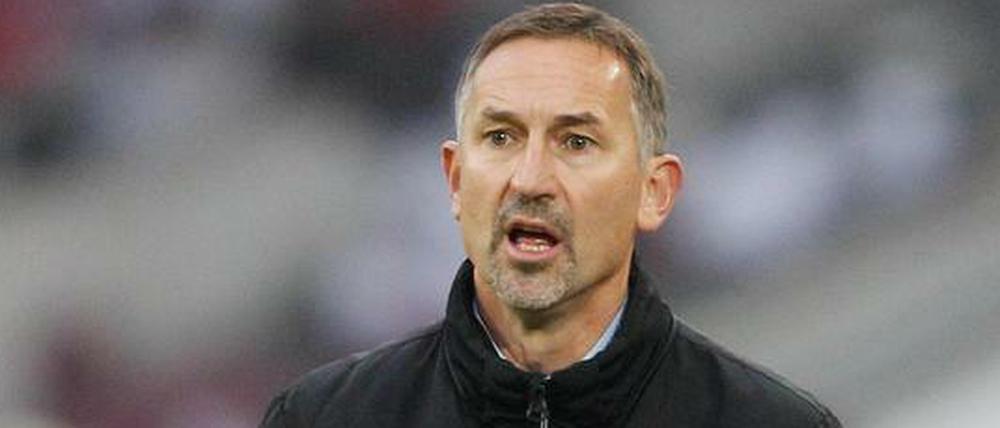 Ratlos. Achim Beierlorzer muss bald punkten, sonst ist er seinen Trainerjob in Köln wohl los.