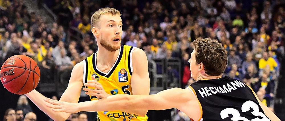 Berlins Niels Giffey schiebt sich mit Alba vor dem Spitzenspiel gegen Bayern auf Platz eins.