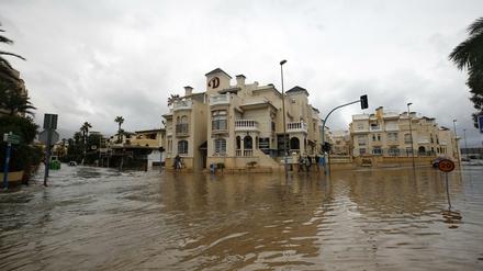 Die Mittelmeerregion – hier das spanische Torrevieja – ist besonders stark von Extremwetter bedroht.