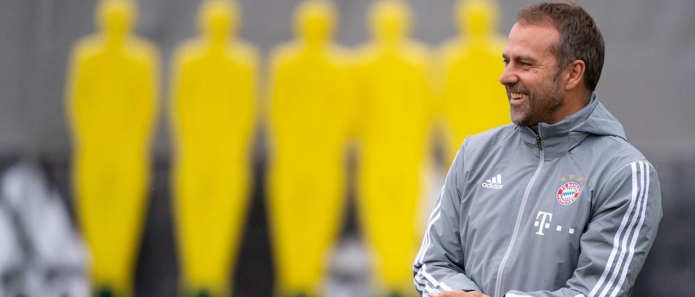 Gute Miene. Interimstrainer Hansi Flick leitete am Dienstag sein erstes Training.