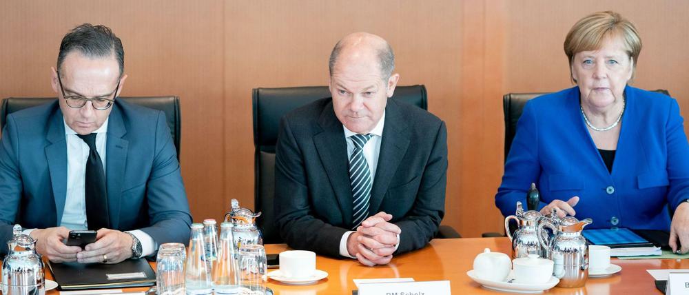 Heiko Maas SPD), Außenminister, Olaf Scholz (SPD), Bundesminister der Finanzen, und Angela Merkel (CDU), Bundeskanzlerin