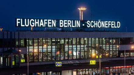Passagiere sollen bei der Abfertigung und den Sicherheitskontrollen am Schönefelder Flughafen künftig Zeit sparen.