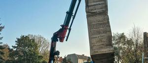 Per Schwertransport über den Atlantik: Der Brief auf einem Stück Berliner Mauer.