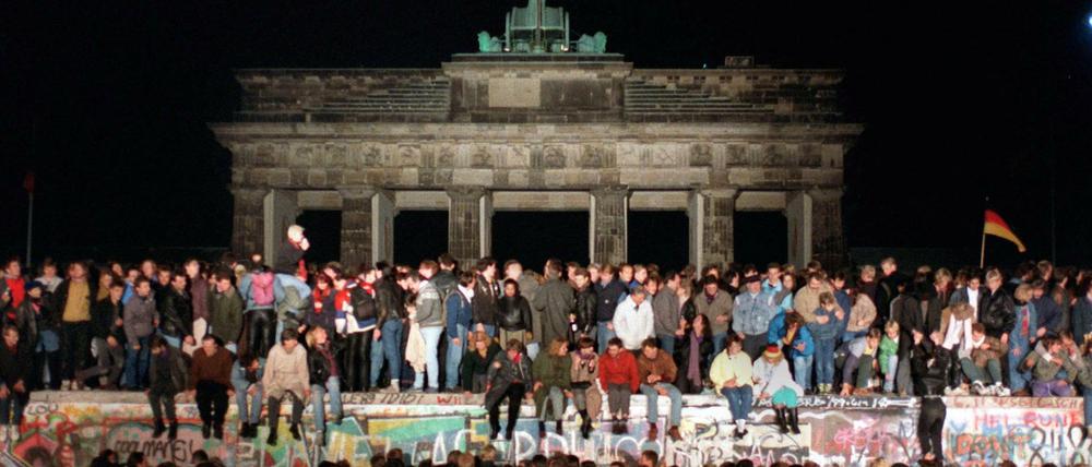 Berliner Mauer am 10.11.1989. Ab dem 4. November 2019 erinnert die Hauptstadt mit einer Festivalwoche an den Fall der Mauer vor 30 Jahren.