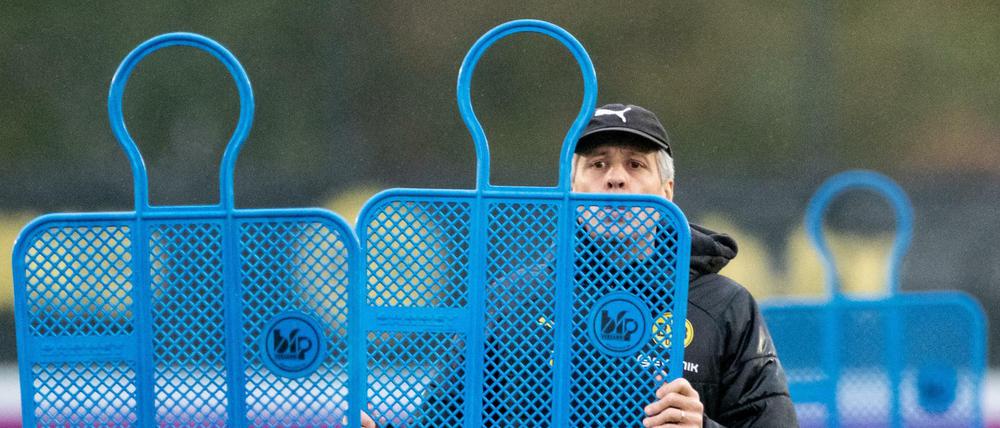 Bei einer Niederlage gegen Mailand würde es für Lucien Favre und seine Borussia ungemütlich werden. 