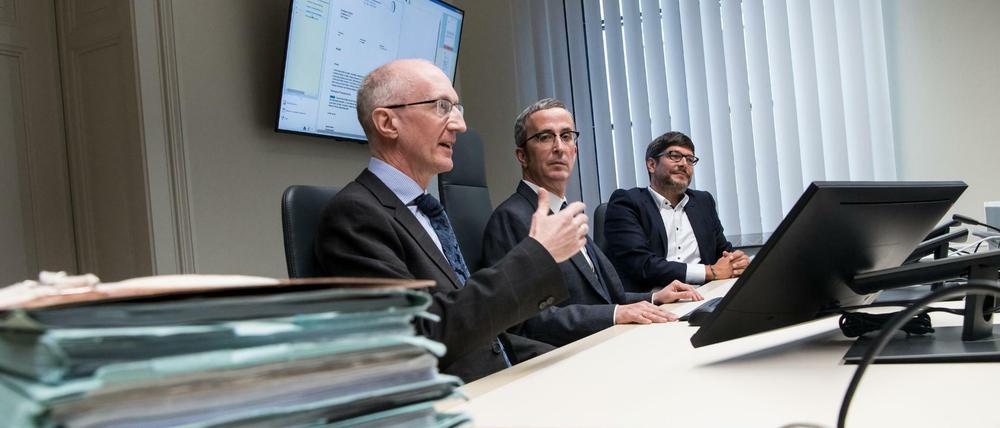 Pilotgericht: Am größten Sozialgericht Deutschlands wird ein "Verhandlungssaal der Zukunft" vorgestellt. Die Akten vorne kommen dann auch irgendwann weg.