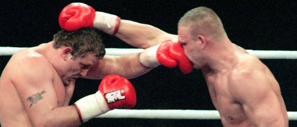 Das ZDF zeigt wieder Boxen, aber nicht von der Attraktivität wie 1995, als Frans Botha (links) und Axel Schulz um die Weltmeisterschaft im Schwergewicht kämpften.