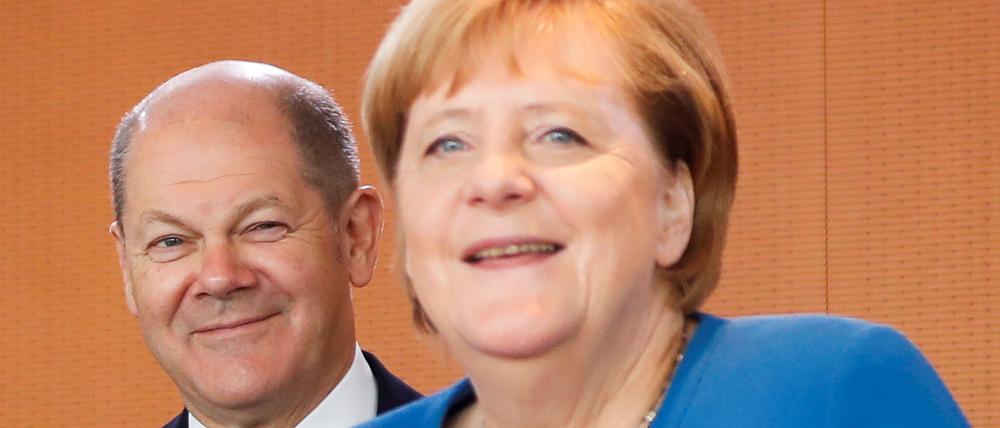 Kanzlerin Angela Merkel (CDU) mit Finanzminister und Vizekanzler Olaf Scholz