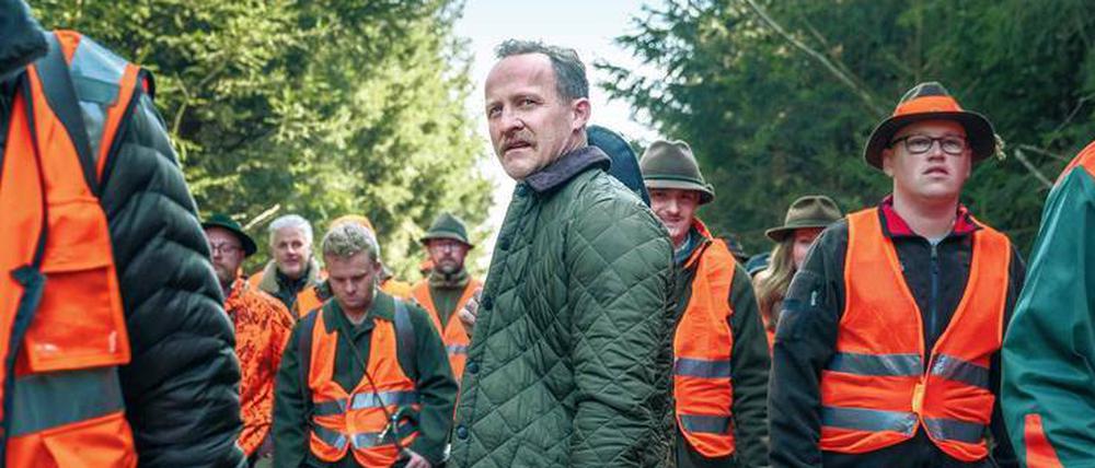 Wer zuerst kommt, schießt zuerst. Zischl (Maximilian Brückner) zieht es zur alljährlichen Jagd der Ministerpräsidentin.