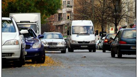 Parken in zweiter Reihe ist in Berlin nicht unüblich (Symbolbild).