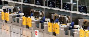 Leere Schalter. Die Lufthansa sagt wegen des angekündigten Streiks der Flugbegleiter insgesamt 1300 Flüge ab.