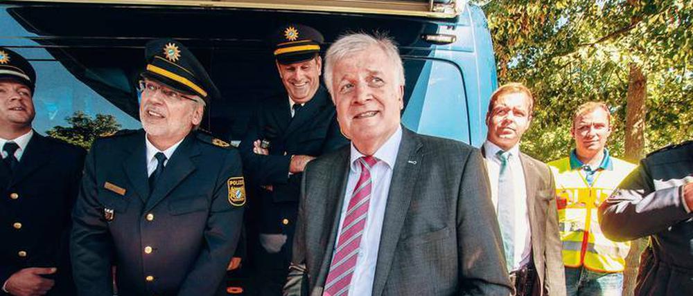 Oberster Grenzschützer: Horst Seehofer besuchte im August 2018 die Grenzpolizei in Freilassing.