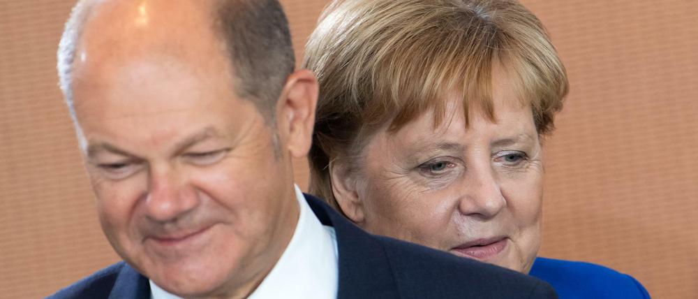 Olaf Scholz (SPD), Bundesfinanzminister, und Bundeskanzlerin Angela Merkel (CDU)
