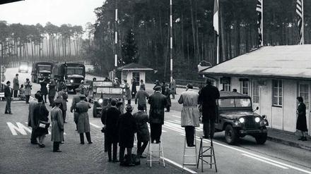 Der Checkpoint Bravo nach dem Mauerbau im Dezember 1961.