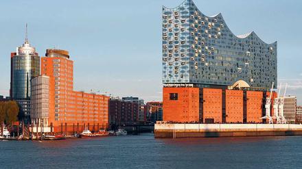 Prestigearchitektur. Teuer und viele Diskussionen. Heute freut sich ganz Hamburg über die Elbphilharmonie.