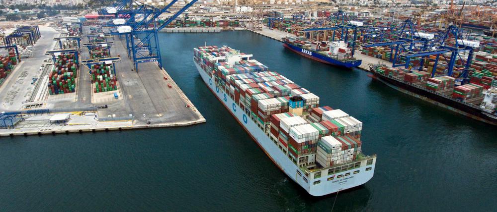 Ein Containerschiff im Hafen von Piräus. "Wer für die Zukunft gewappnet sein will, darf Wachstum nicht verdammen", sagt FDP-Chef Christian Lindner.