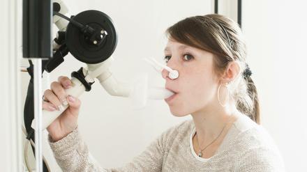 Mit einem neuen Medikament, das vergangene Woche in den USA zugelassen wurde, schneiden Mukoviszidose-Patienten beim Lungenfunktionstest besser ab.|