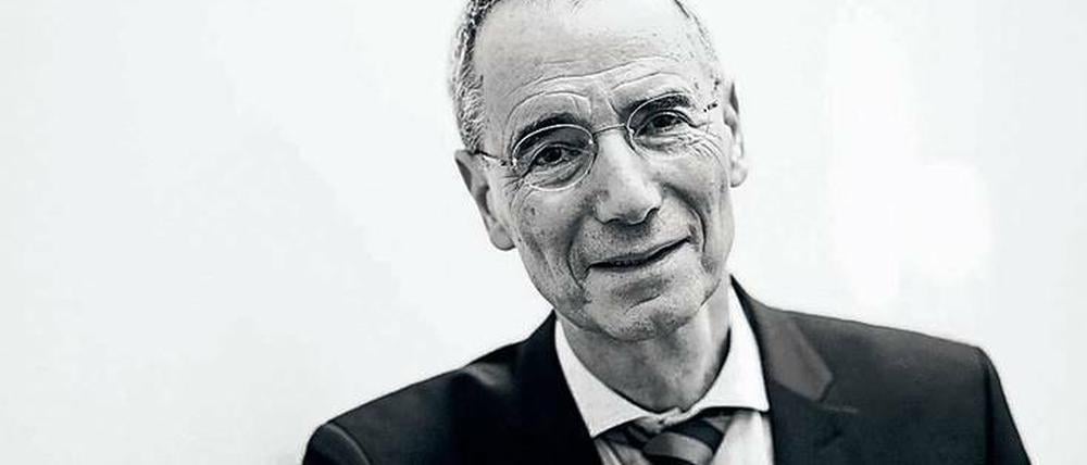 Michael Wolffsohn ist Historiker und lehrte lange an der Bundeswehr-Universität in München. Er entstammt einer jüdischen Kaufmannsfamilie.