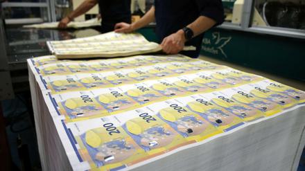Erstmals in fünf Jahren schrumpft das Gesamtvermögen der Milliardäre rund um den Globus.