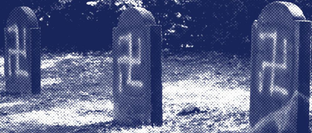Geschändete Gräber auf dem jüdischen Friedhof in Kröpelin. Die Zunahme von antisemitischen Delikten ist in der letzten Jahren rasant angestiegen.