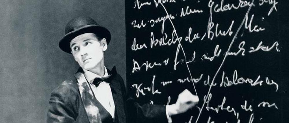 Sein oder nicht sein – oder was? Ulrich Mühe 1990 als Hamlet beziehungsweise moderner Chaplin.