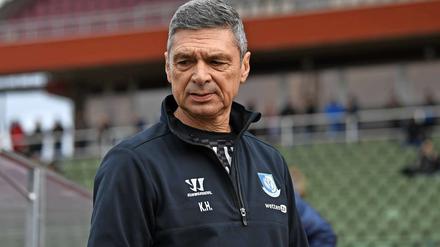 Karsten Heine könnte inzwischen auch als Double von Arsene Wenger durchgehen. Mit Altglienicke führt derzeit die Regionalliga Nordost an.