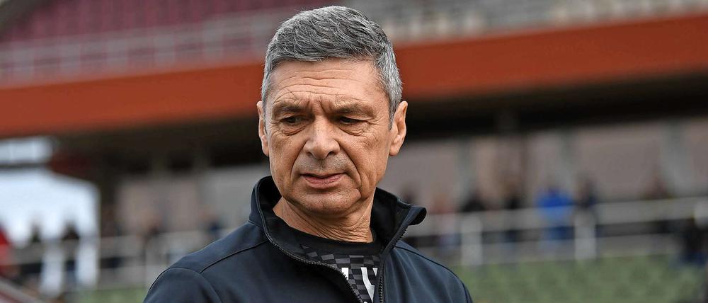 Karsten Heine könnte inzwischen auch als Double von Arsene Wenger durchgehen. Mit Altglienicke führt derzeit die Regionalliga Nordost an.