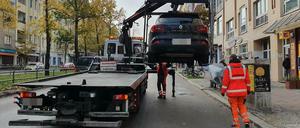 Die Polizei räumte am Montag die Busspur auf der Hauptstraße frei.