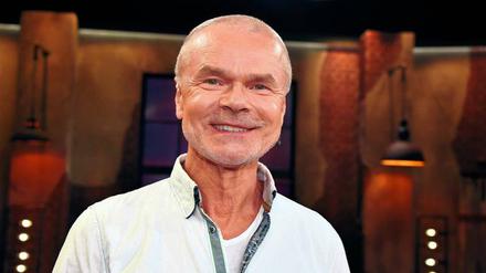 Klare Meinung. Jürgen Domian feiert am Freitag mit „Domian live“ (WDR, 23 Uhr 30) sein TV-Comeback. Bekannt wurde der 61-jährige Journalist und Moderator mit der nächtlichen Telefon-Talksendung „Domian“, die von 1995 bis 2016 im WDR ausgestrahlt wurde.