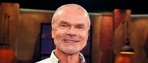 Klare Meinung. Jürgen Domian feiert am Freitag mit „Domian live“ (WDR, 23 Uhr 30) sein TV-Comeback. Bekannt wurde der 61-jährige Journalist und Moderator mit der nächtlichen Telefon-Talksendung „Domian“, die von 1995 bis 2016 im WDR ausgestrahlt wurde.