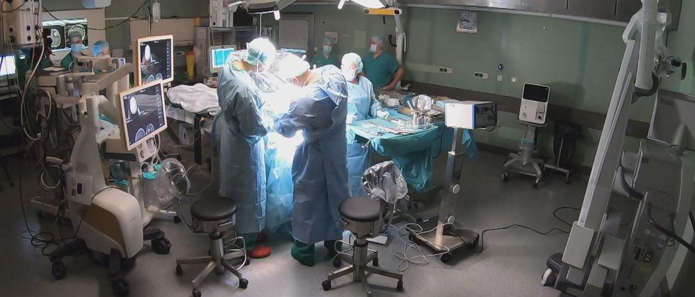 Patient wohlauf! Die Herz-OP im Privatsender Kabel Eins verlief ohne Komplikationen.
