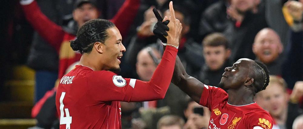 Doppelt hält besser: Virgil van Dijk (links) und Sadio Mané jubeln nach Liverpools drittem Treffer gegen Manchester City.