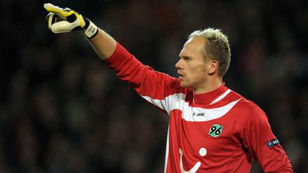 Bei den Roten. 2010 wechselte Markus Miller nach Hannover, aktuell arbeitet er als Torwarttrainer wieder beim KSC.