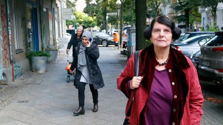 Sammeln und schreiben. Regina Scheer stöbert gern durch Überbleibsel aus Wohnungsauflösungen.
