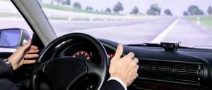 Die Technik am Steuer ist sicherer als die menschliche Hand, glaubt R+V-Chef Rollinger.